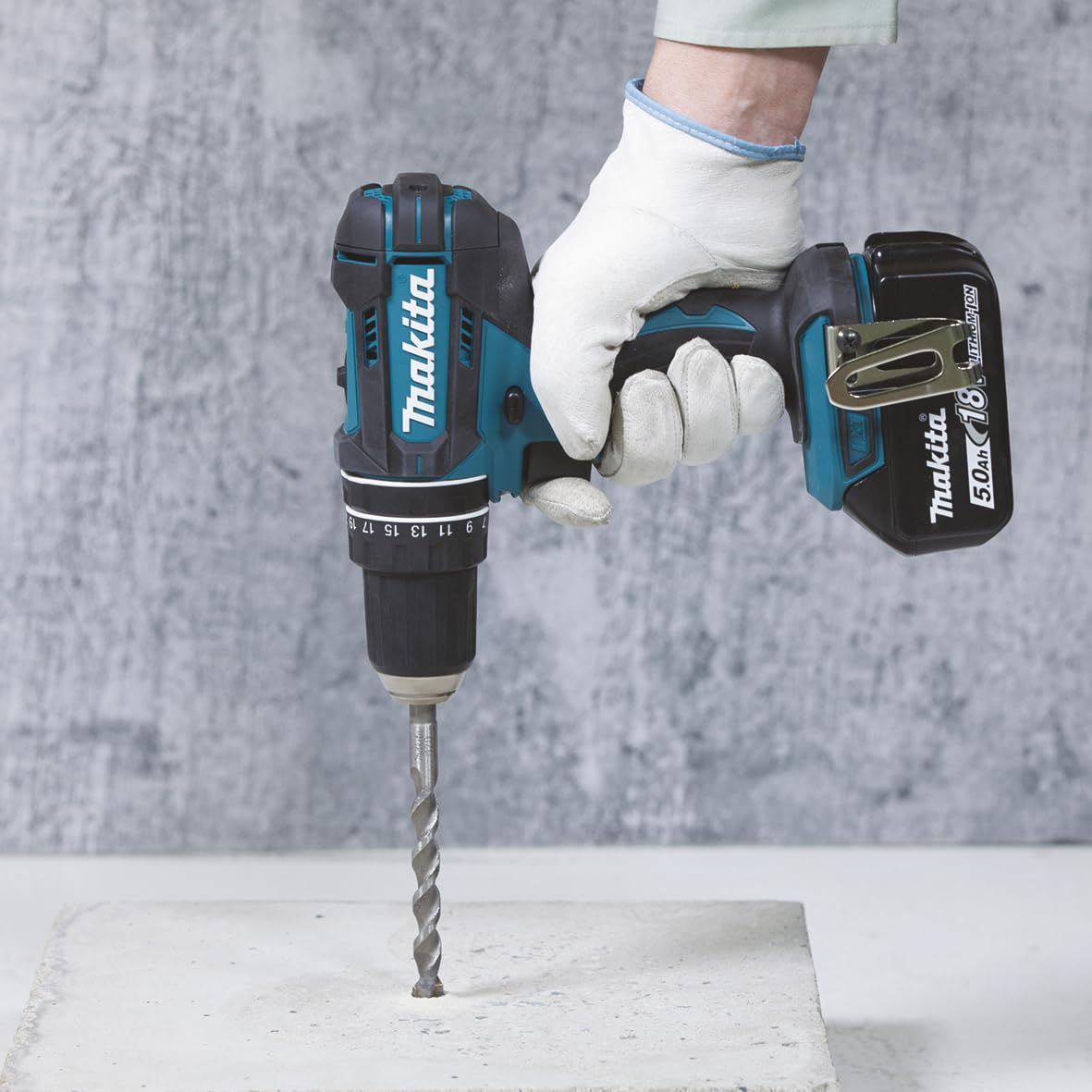 Makita Schlagbohrschrauber (96-teilig): 18V/3,0Ah, 2 Akkus + Ladegerät im Alukoffer