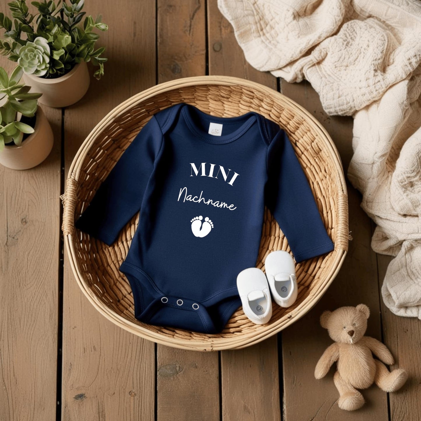 MINI Nachname - Baby Body zur 'Schwangerschaftsverkündung' | Personalisiertes Body: Langarm, Weiß (0-3M)