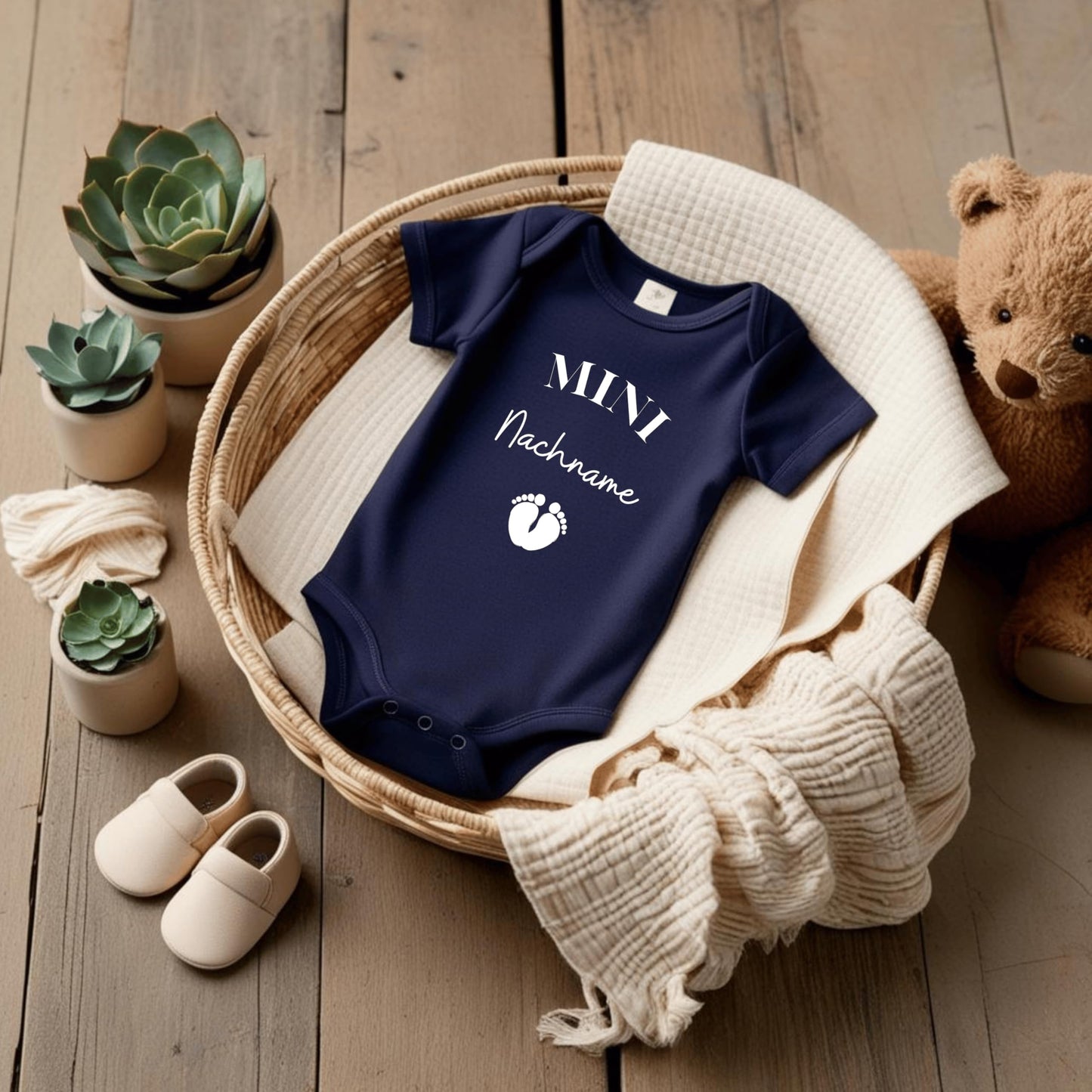MINI Nachname - Baby Body zur 'Schwangerschaftsverkündung' | Personalisiertes Body: Langarm, Weiß (0-3M)
