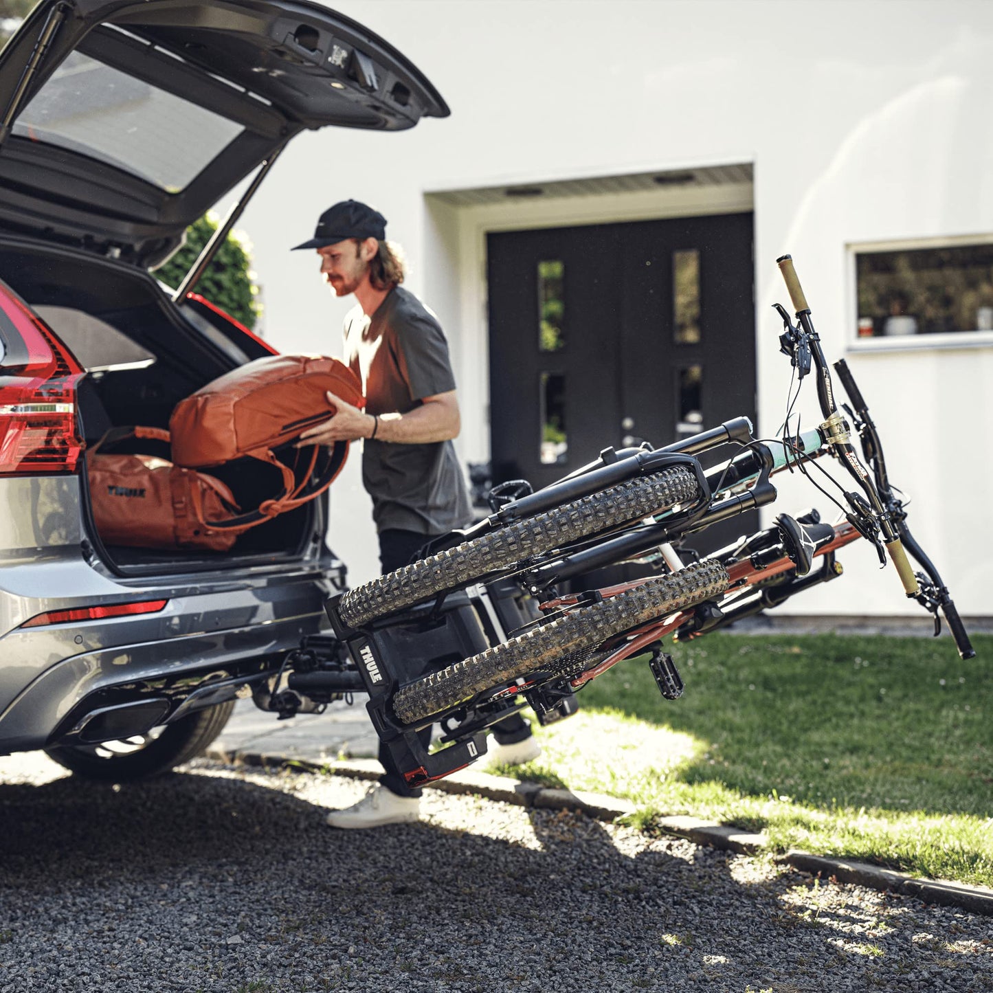 Thule EasyFold XT Fahrradträger für Anhängerkupplung für 2 Fahrräder (Schwarz-Aluminium)