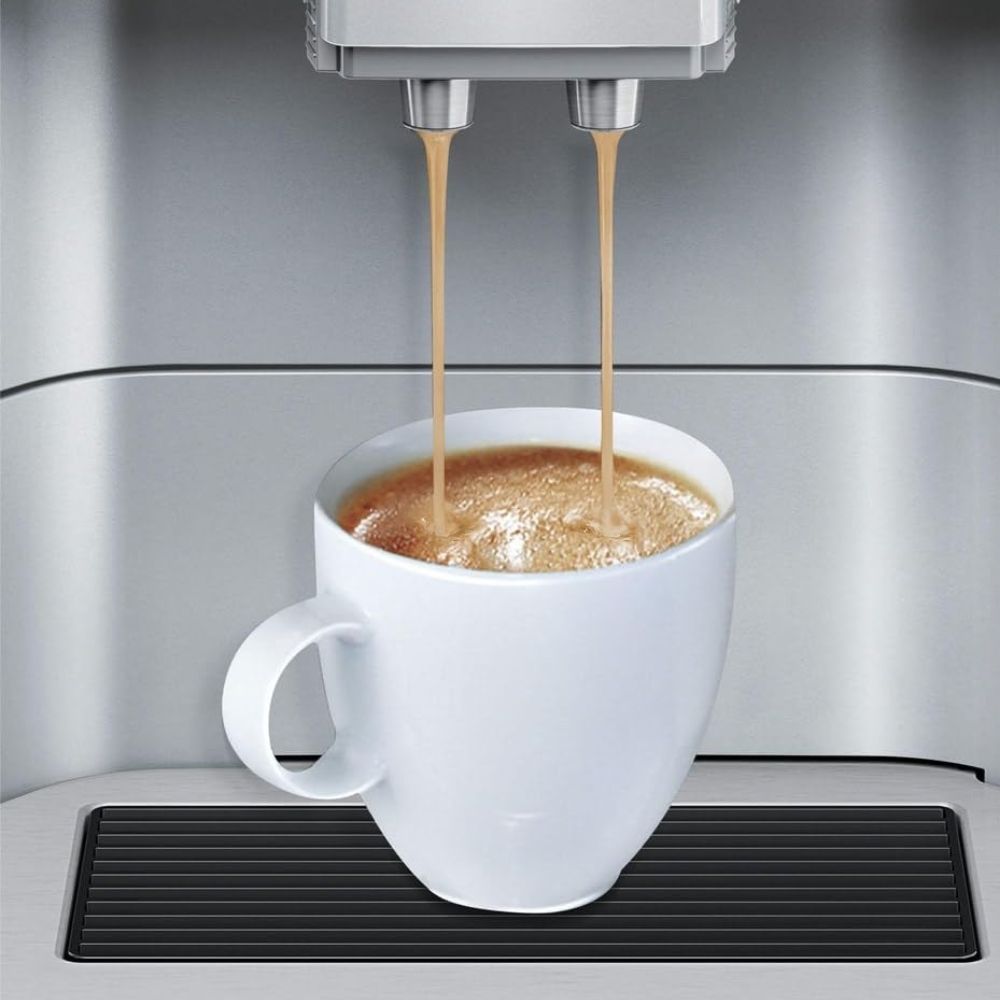 SIEMENS 'EQ6 Plus S300' Kaffeevollautomat für viele Kaffeespezialitäten, Milch-Aufschäumdüse, Keramikmahlwerk