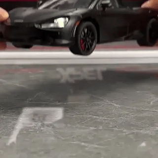 McLaren 720S Modellauto (1:24): Super Sportwagen aus Metall mit Licht & Sound (Preview GIF)