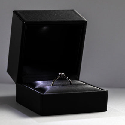 EDELIND engagement ring for women (750 gold) with genuine diamond 0.3ct (GIA) including gift box